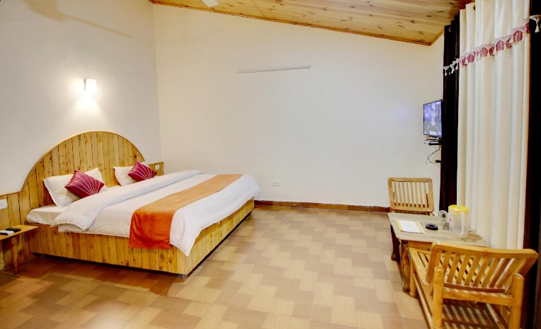 Super Deluxe Room, Hotel Thakur