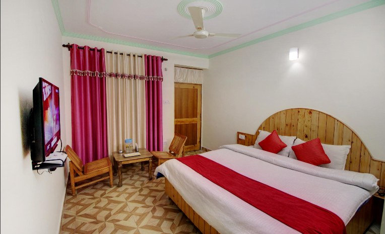 Super Deluxe Room, Hotel Thakur