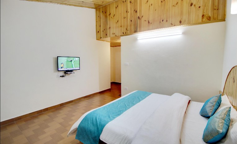 Super Deluxe Room, Hotel Thakur