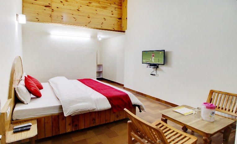 Super Deluxe Room, Hotel Thakur, Best Hotels in Manali